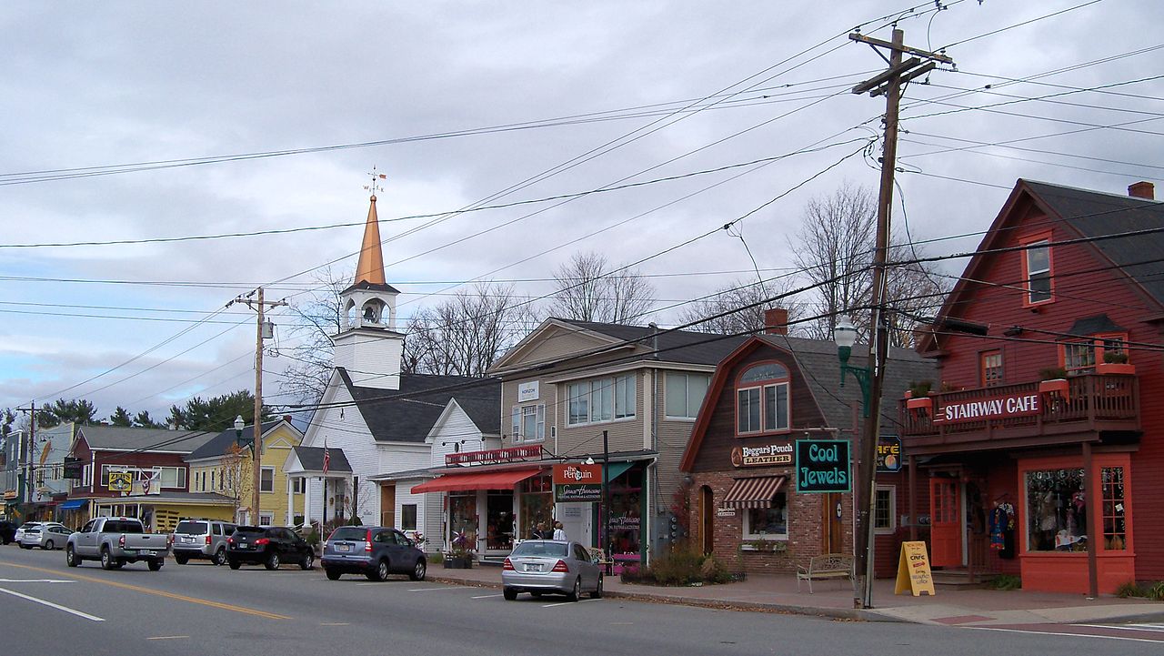 TOWN OF MOULTONBOROUGH SEEKS MARKETING FIRM