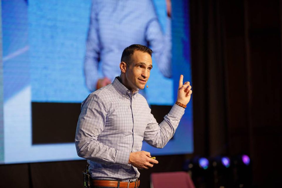 Marketing Books by Nir Eyal, Nico De Bruyn and others…