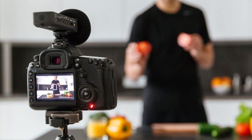 budget vlogging camera 1080x600 1