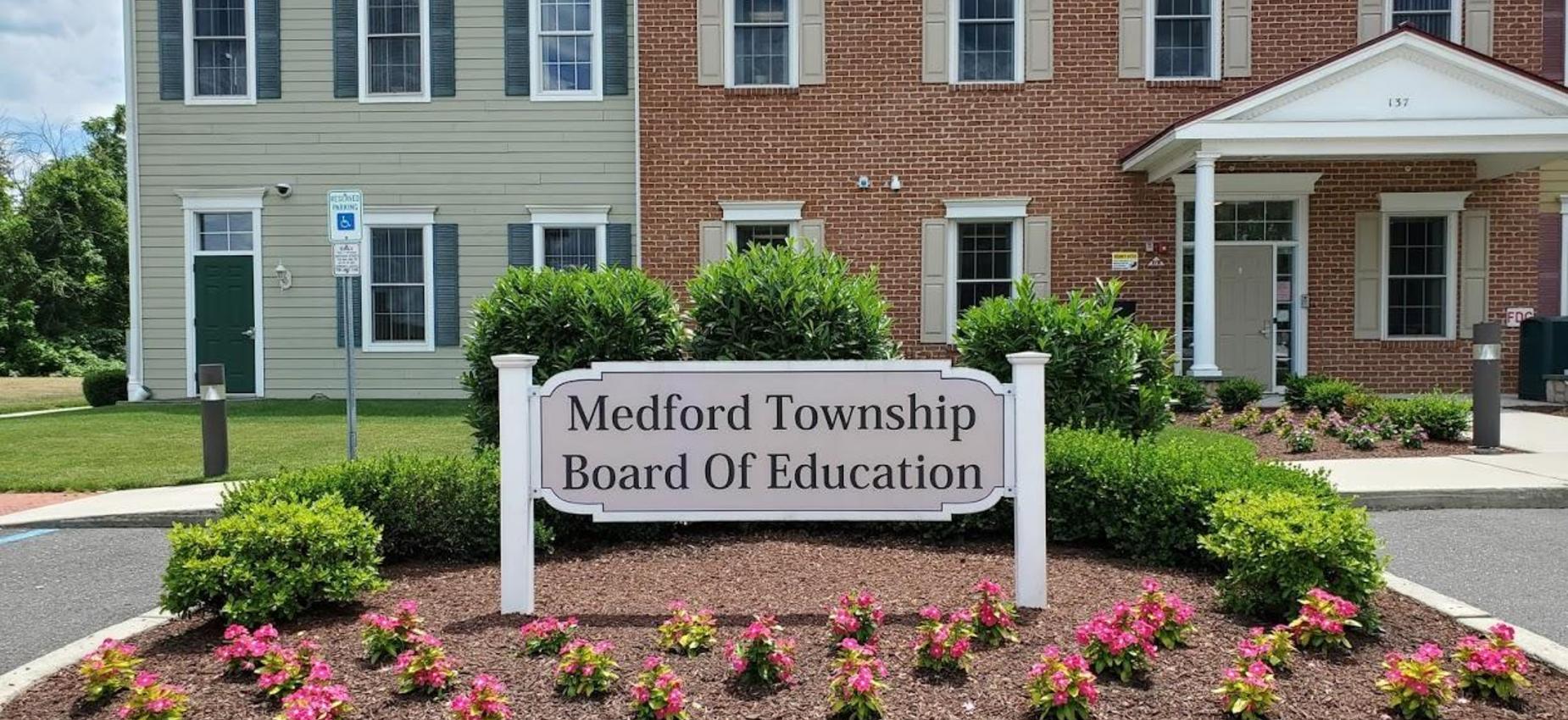 MEDFORD SCHOOL DISTRICT MEDIA SALES FOR HIGH SCHOOL ATHLETIC PROGRAMS IN THE MEDFORD SCHOOL DISTRICT